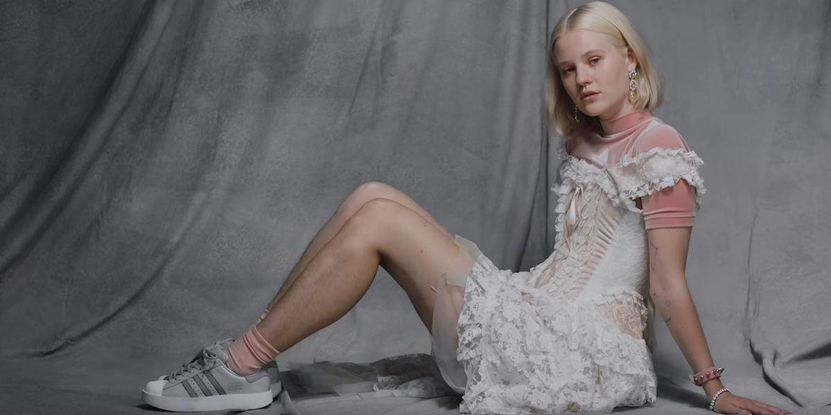 FOTO + VIDEO Adidas prišiel s kontroverznou reklamou: Modelke sa vyhrážali smrťou a znásilnením