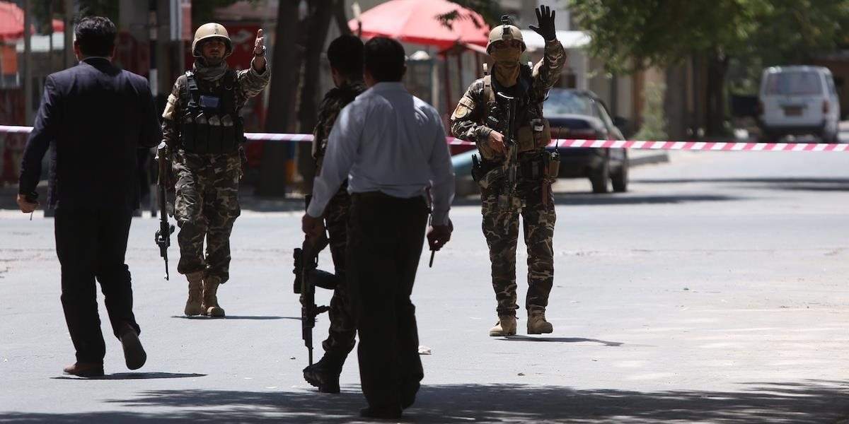 Samovražedný bombový útočník sa odpálil v kaviarni v Híte: Zabil 11 ľudí