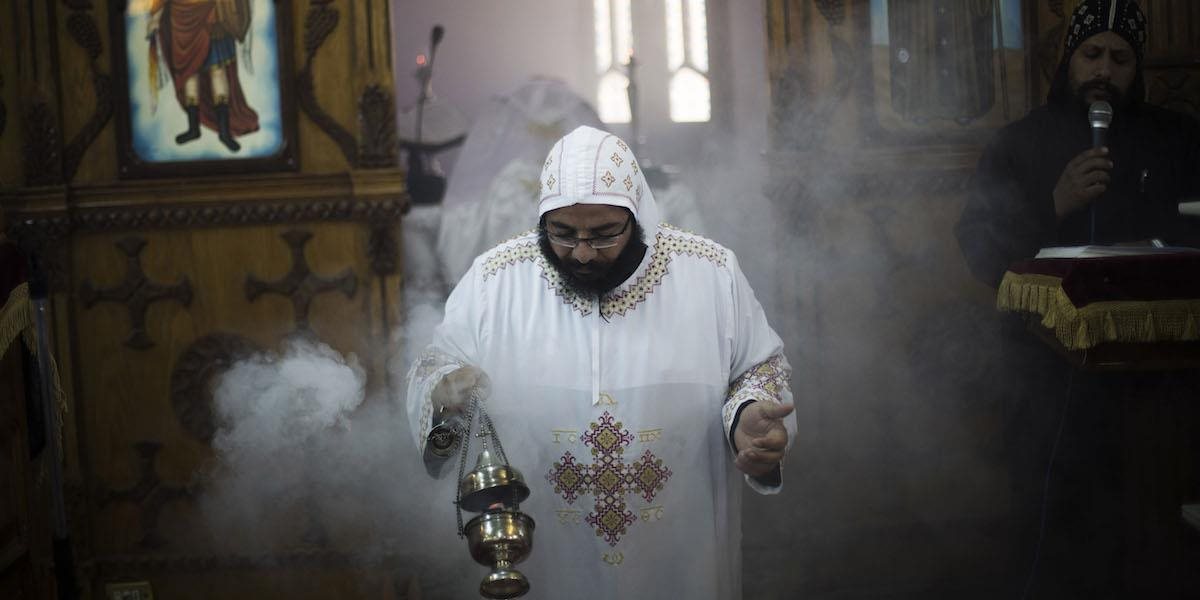 Pri útoku v Káhire zahynul koptský kňaz