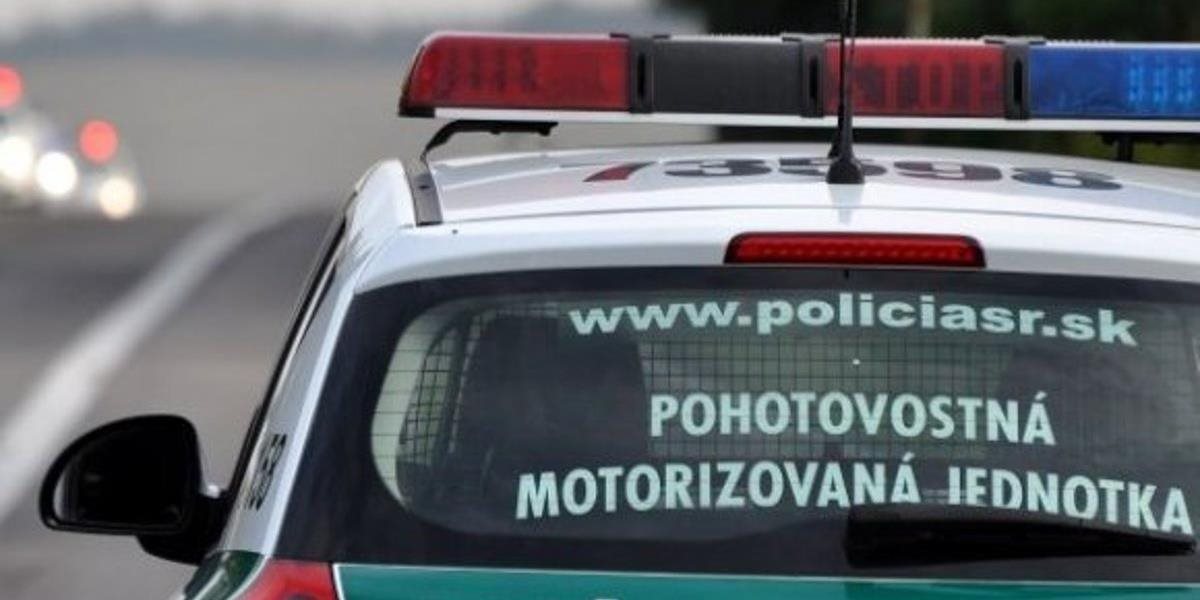 Dráma na Záhorí: Policajti museli na spacifikovanie vodiča použiť strelnú zbraň