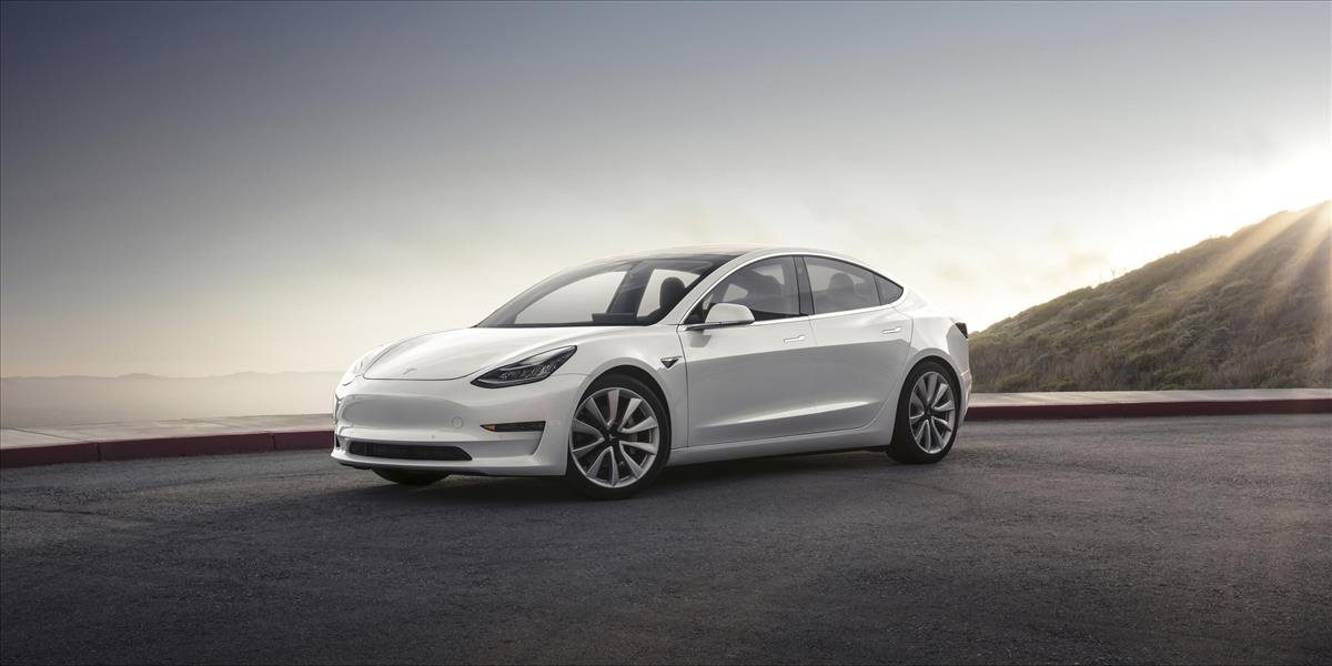 Tesla prepúšťa pracovníkov: Výroba Modelu 3 zaostáva za prognózou