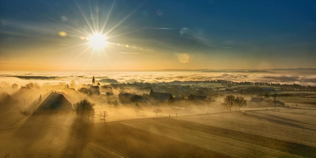 Meteorológovia varujú v utorok pred hmlou na celom Slovensku