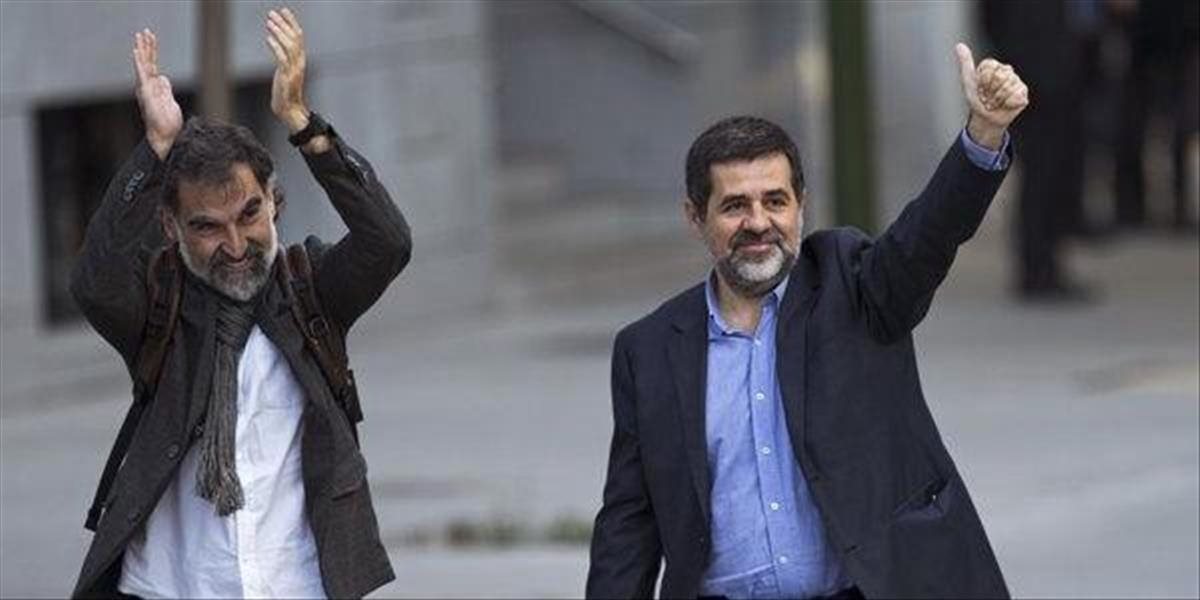 Španielsky súd poslal do vyšetrovačky dvoch katalánskych lídrov