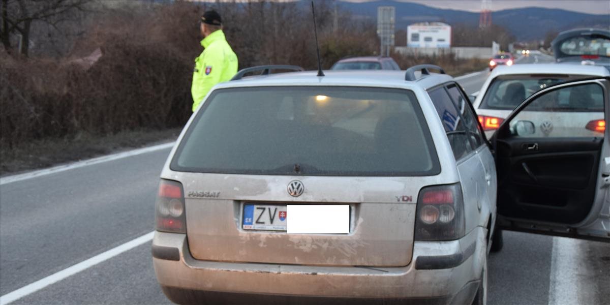 Policajti lapali vodiča so zákazom šoférovania na ukradnutom aute