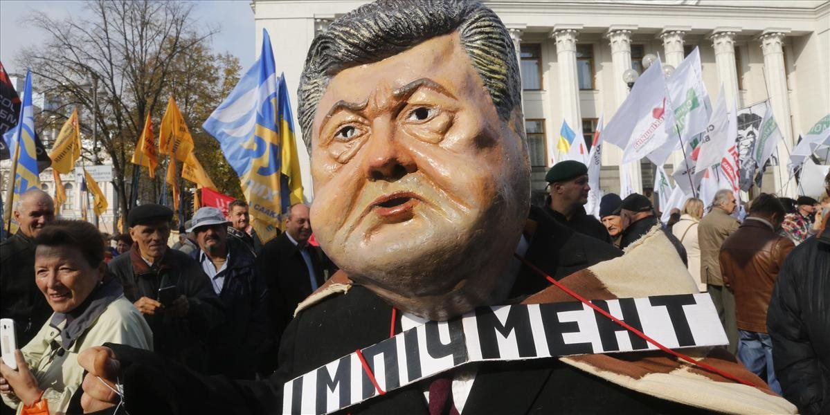 Niekoľko tisíc ľudí prišlo na protestnú akciu k budove ukrajinského parlamentu v Kyjeve