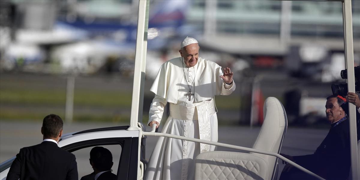 Pápež sa v predslove ku knižnej novinke vyznal, že mával obavy z novinárov