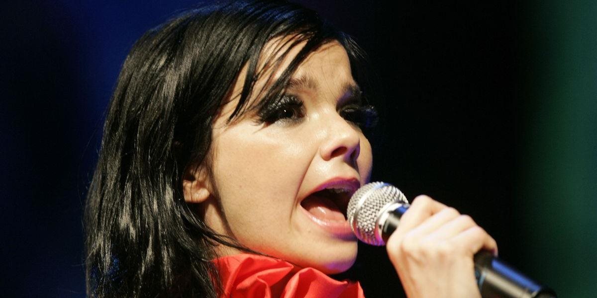 Speváčka Björk obvinila známeho režiséra zo sexuálneho obťažovania