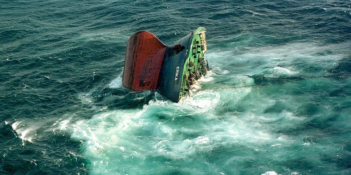 Po havárii rybárskej lode pri pobreží Austrálie je nezvestných šesť osôb