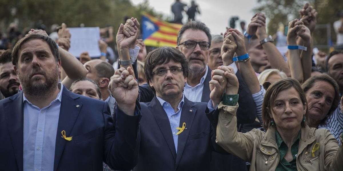 Katalánci síce požadujú predčasné voľby, no podľa prieskumu, by sa obsadenie v parlamente nezmenilo