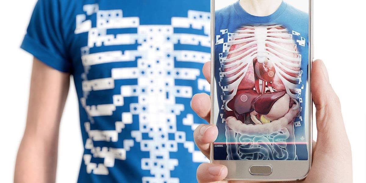 FOTO + VIDEO Chcel by si vedieť, ako vyzerajú orgány v tvojom tele? Röntgenové tričko ti to umožní!