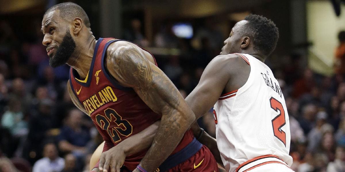 NBA: LeBron James priviedol Cleveland k víťazstvu z pozície stredného rozohrávača