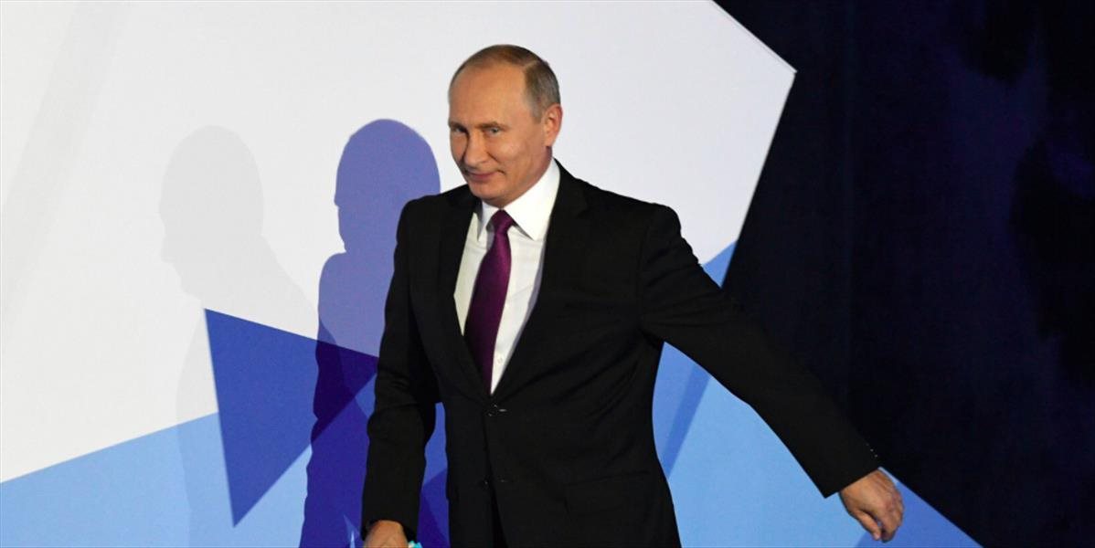 Putin so svojim prejavom na fóre prizval investorov zosilniť rast ekonomiky