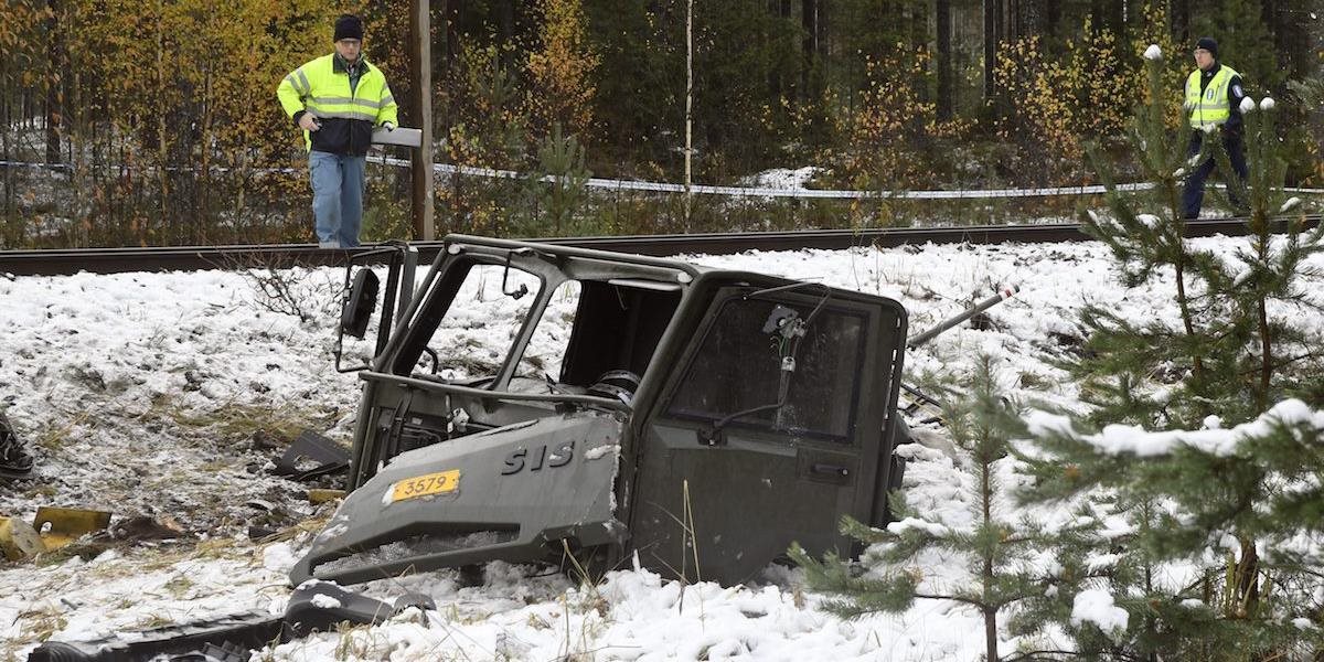 FOTO Pri zrážke vlaku s vojenským autom vo Fínsku zahynuli 4 ľudia