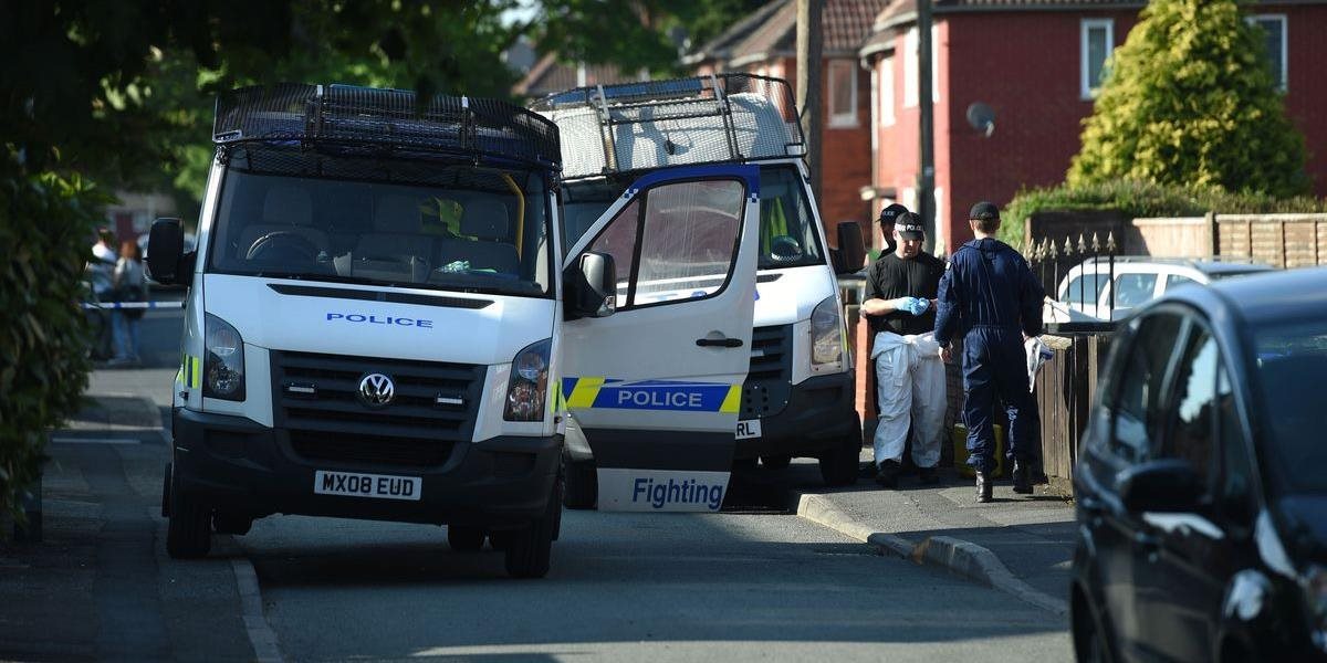 Polícia v Londýne zatkla 11 podozrivých z pašovania ľudí z Európy