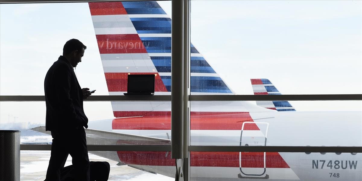 Hurikány znížili zisk American Airlines