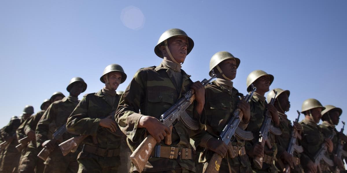 Alžírsko posilnilo ochranu hraníc s Líbyou: Vyslalo tam 50-tisíc vojakov