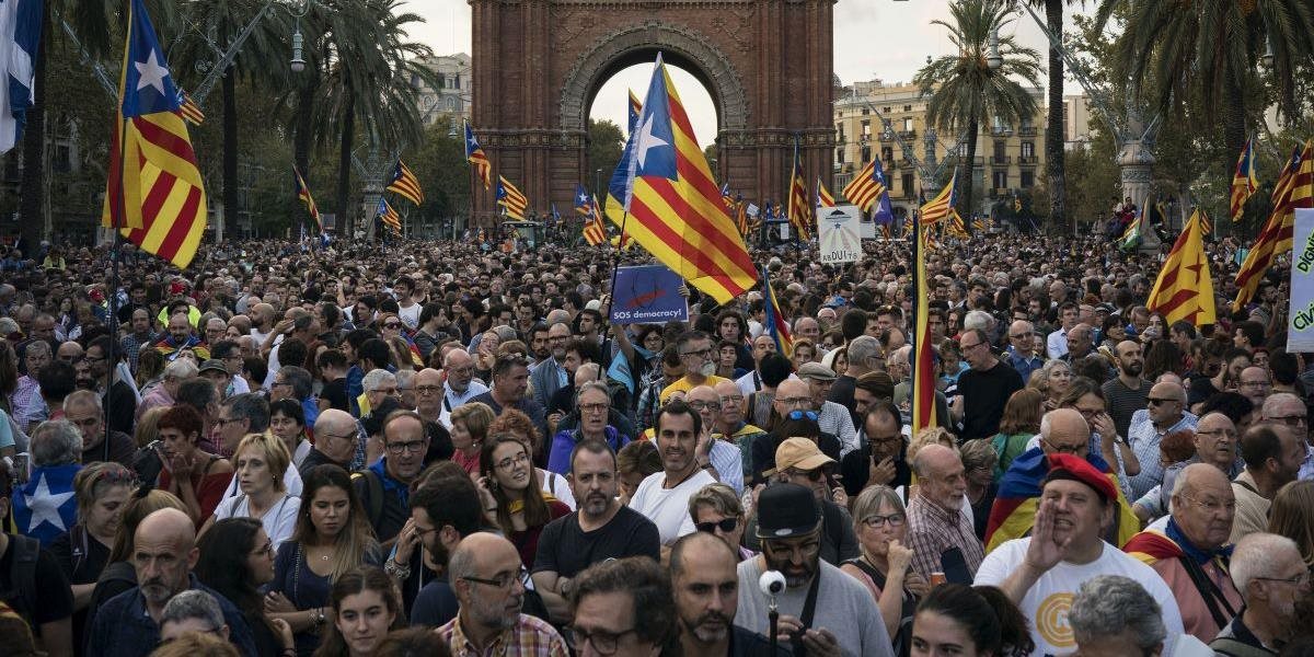 Katalánsky parlament schválil rezolúciu o nezávislosti od Španielska