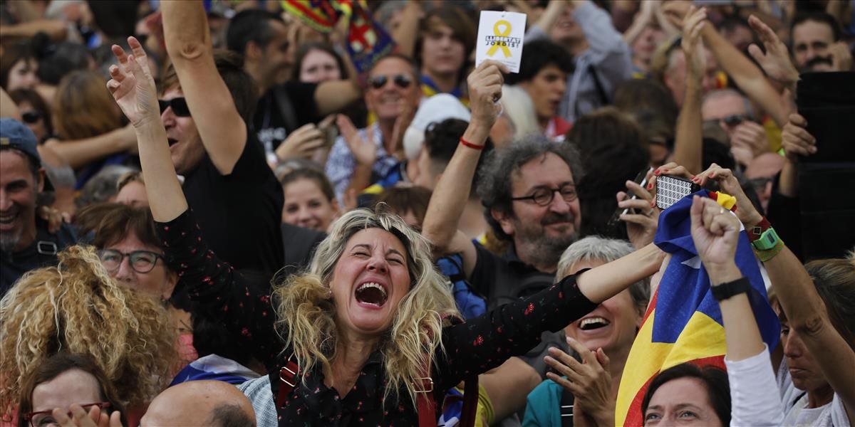 Nezávislosť oslavujú v Barcelone aj v Girone, Madrid je však proti