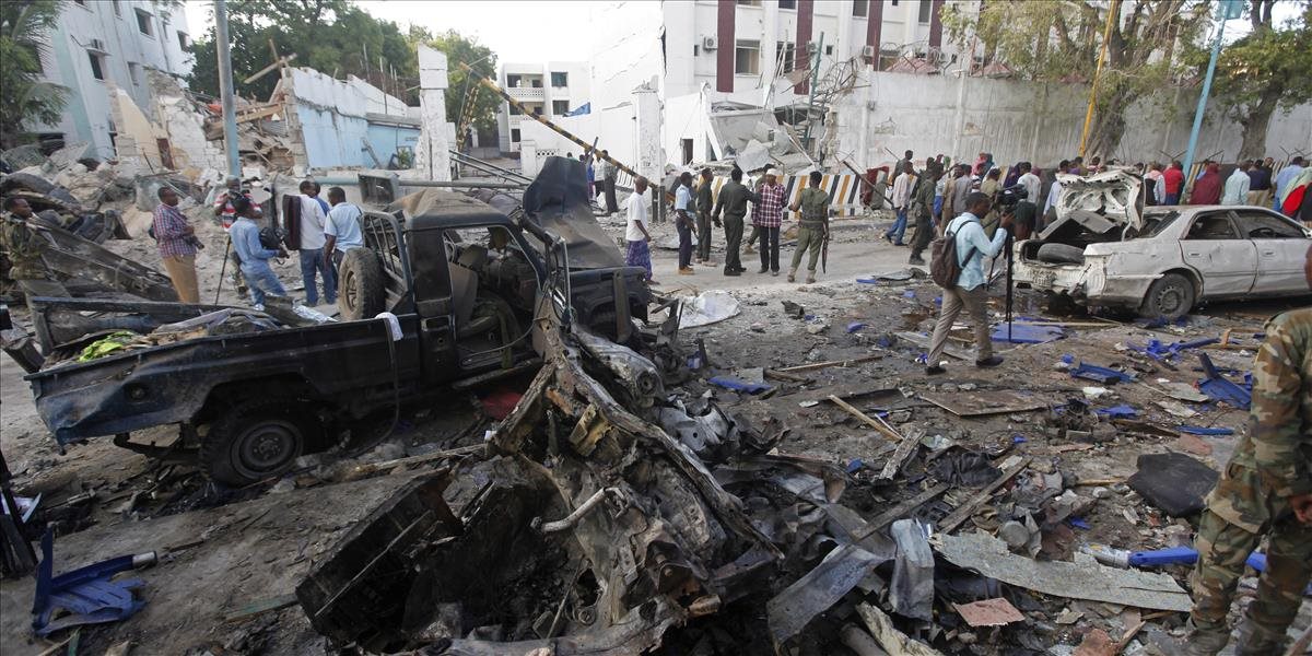Výbuch v hoteli v Mogadiše si vyžiadal najmenej 23 mŕtvych