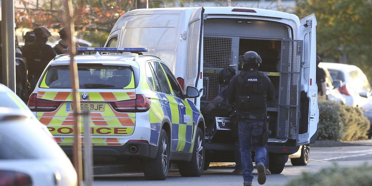 Anglická polícia zadržala dvoch tínedžerov podozrivých z prípravy teroristického činu
