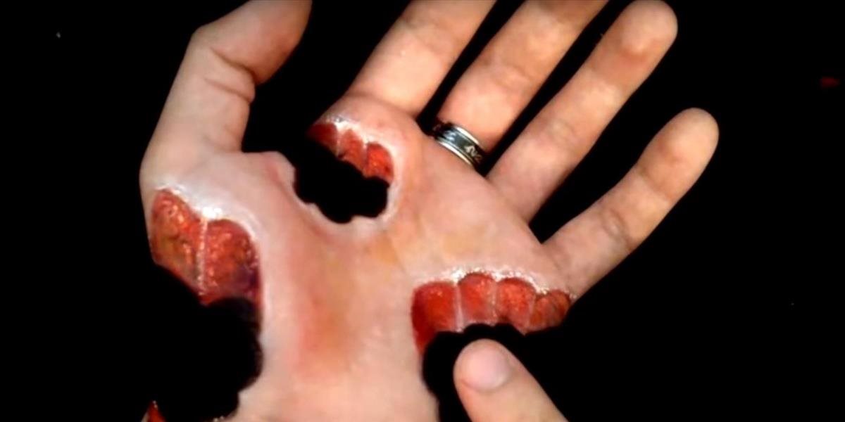 VIDEO Ohryzená ruka, tvár ako bábka alebo desivá halloweenská hlava. Videá tejto vizážistky vyrážajú dych