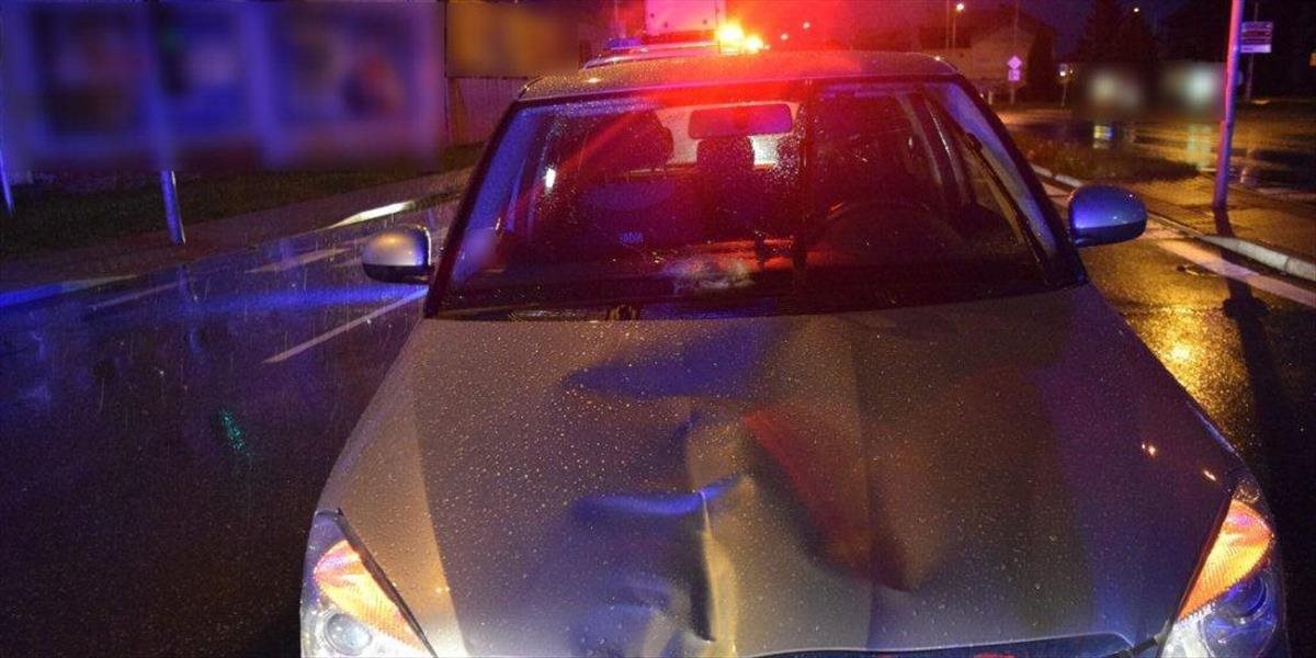 Obvinili Popradčana, ktorý opitý nabúral do policajného auta