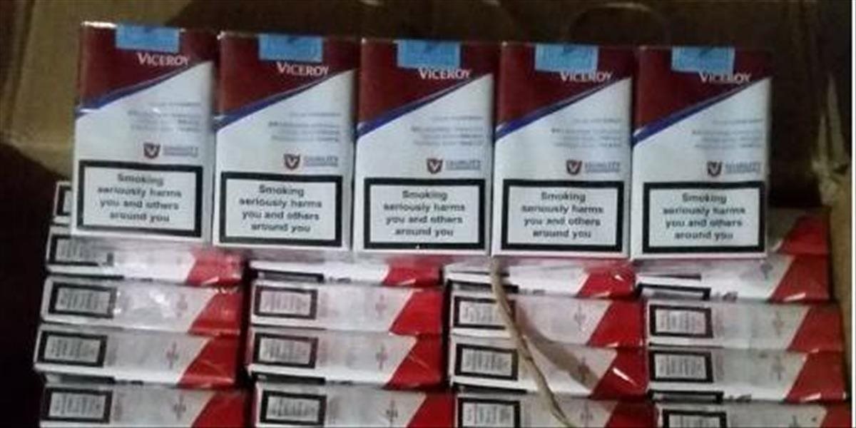 FOTO Colníci zaistili mužov, ktorý nelegálne vyrábali cigarety