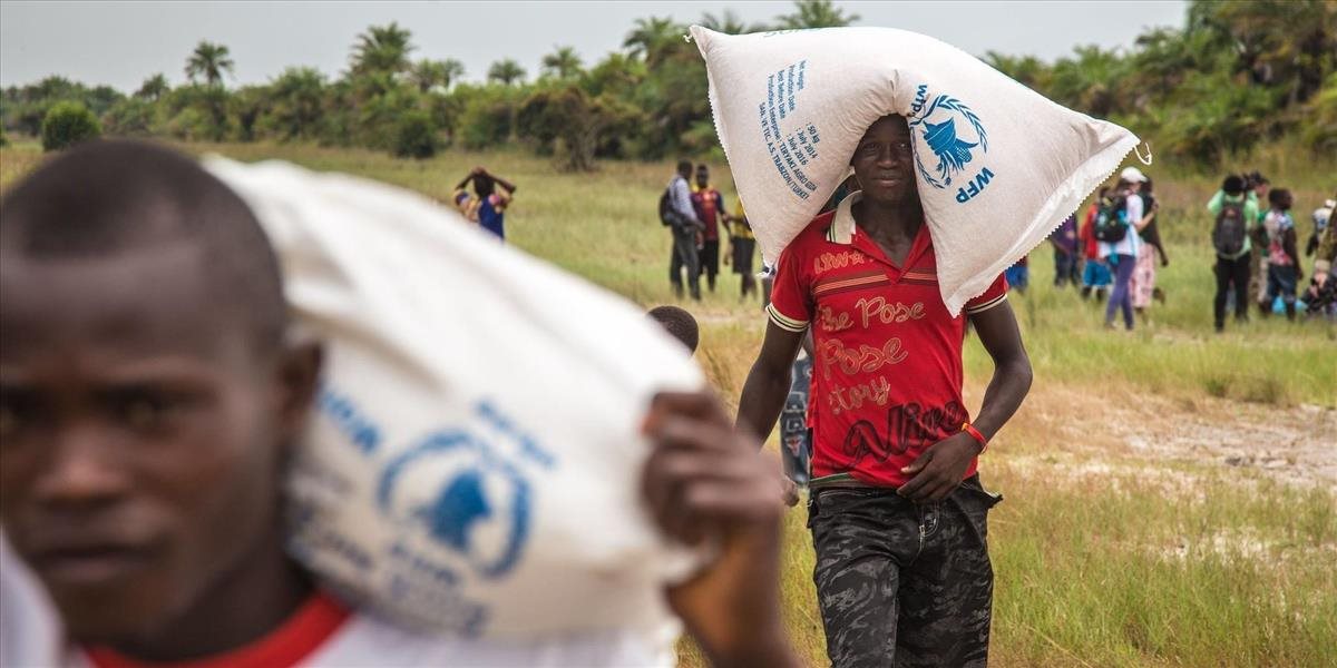 Niektorí „bojovníci s ebolou“ v Afrike si namastili vrecká z fondov Červeného kríža. Koľko miliónov rozkradli?