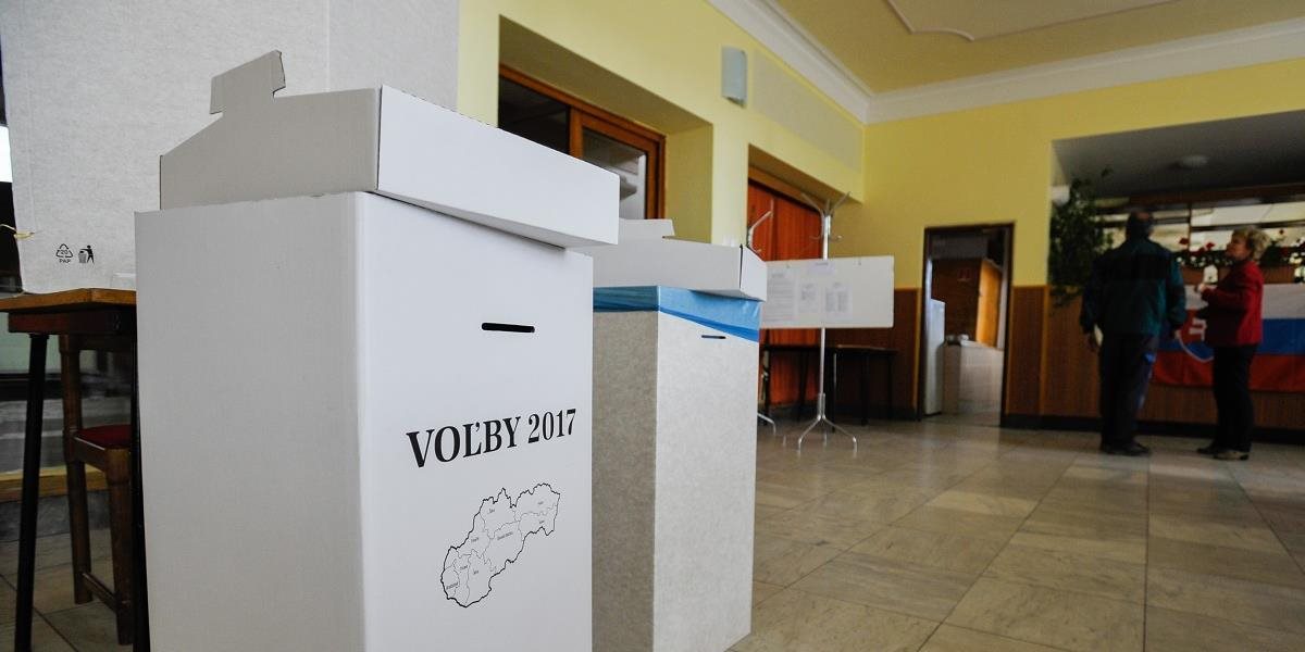 Začali sa voľby predsedov a poslancov krajov