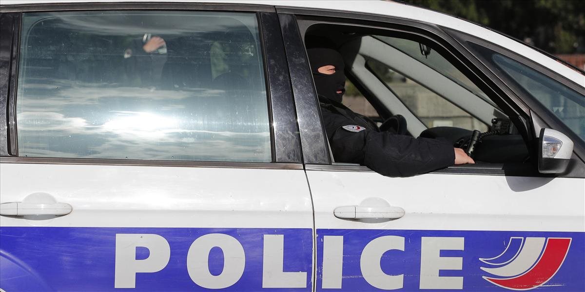 Francúzska polícia zmarila teroristický útok, zadržali desať podozrivých