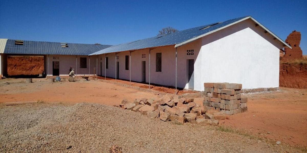 FOTO Na Madagaskare slávnostne otvoria školu, ktorú sponzoruje Slovenka