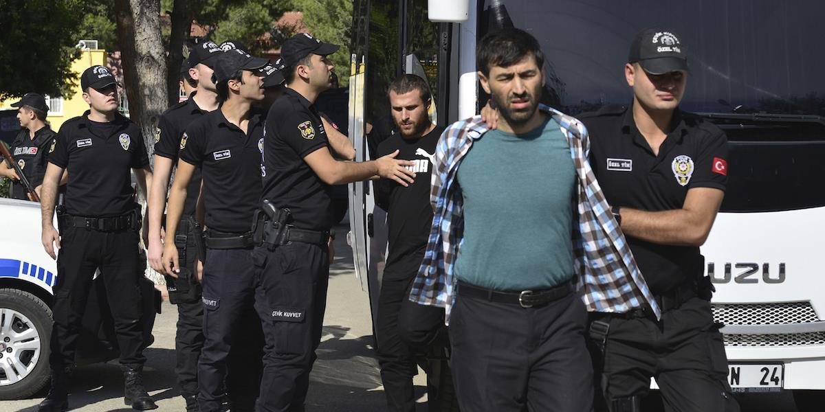 Turecká polícia zasahovala v Ankare proti militantom z IS: Zatkla stovku podozrivých