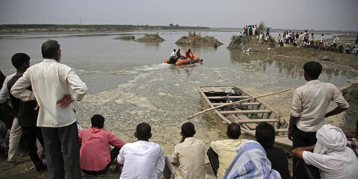 Na rieke Krišna v Indii sa prevrátila loď: Hlásia najmenej 13 obetí