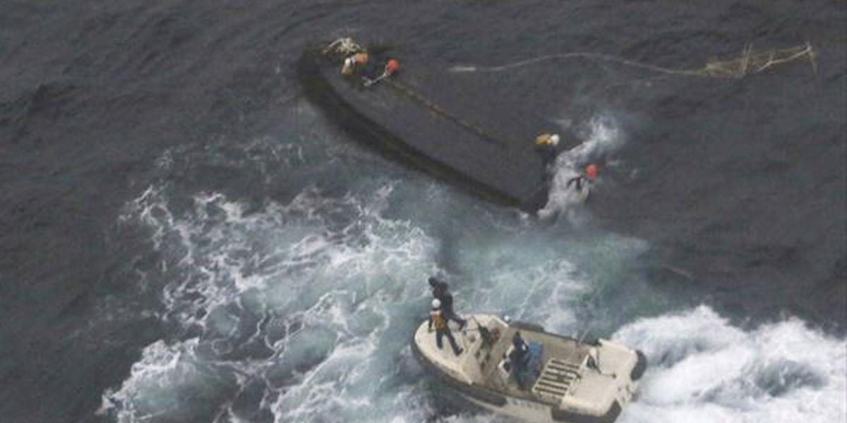 Japonská pobrežná stráž zachránila troch Severokórejčanov z potopeného člna
