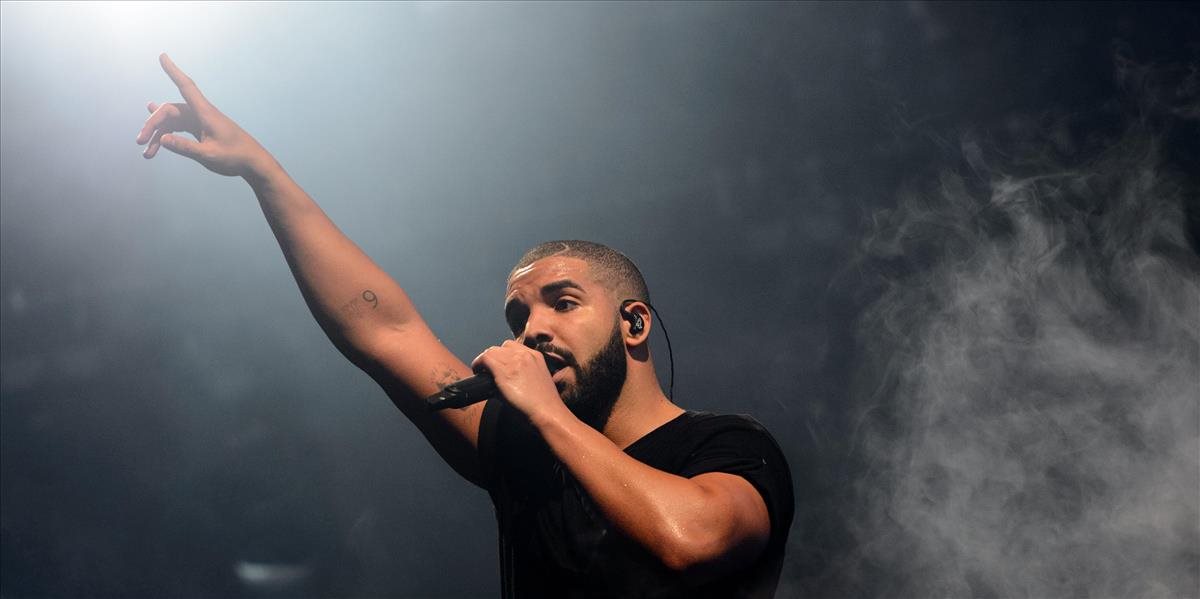 Drake vynadal fanúšikovi, ktorý obchytkával ženy v publiku