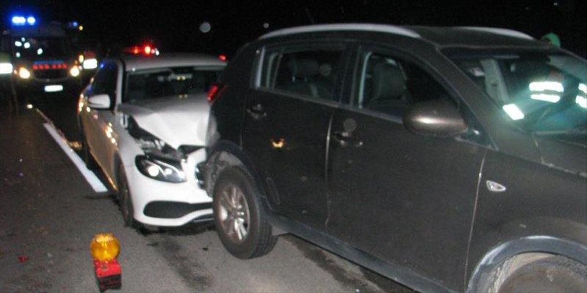 Reťazová nehoda: Pri Šoporni sa zrazilo 11 vozidiel