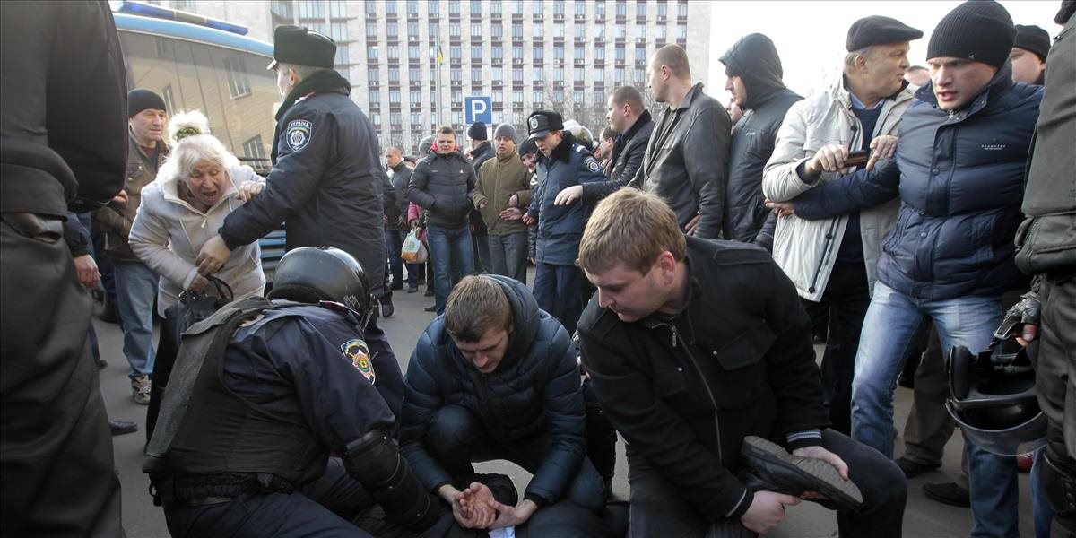 Počas demonštrácie v Odese utrpelo zranenia šesť policajtov