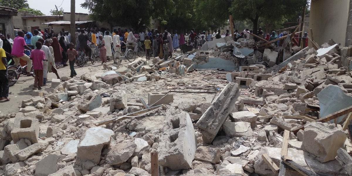 VIDEO Samovražedný útok na mešitu v Nigérii si vyžiadal desiatky ľudských životov