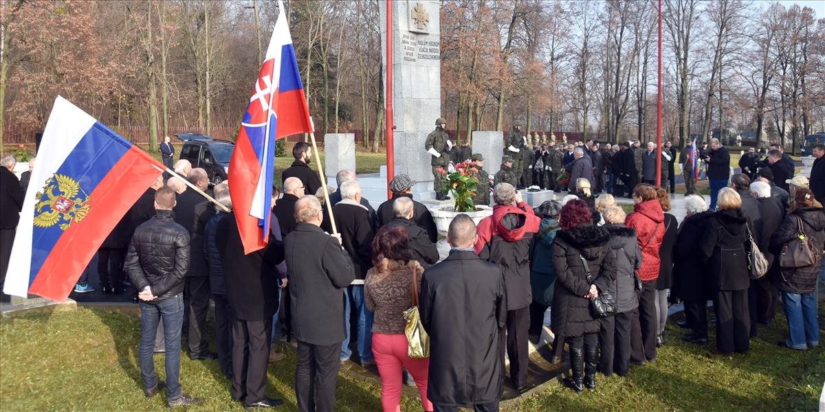 FOTO Na cintoríne Červenej armády v Michalovciach pochovali pozostatky dvoch vojakov