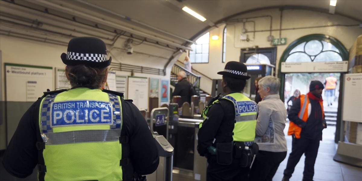 Panika na londýnskej stanici metra: ľudia počuli výstrely a musela zasahovať polícia
