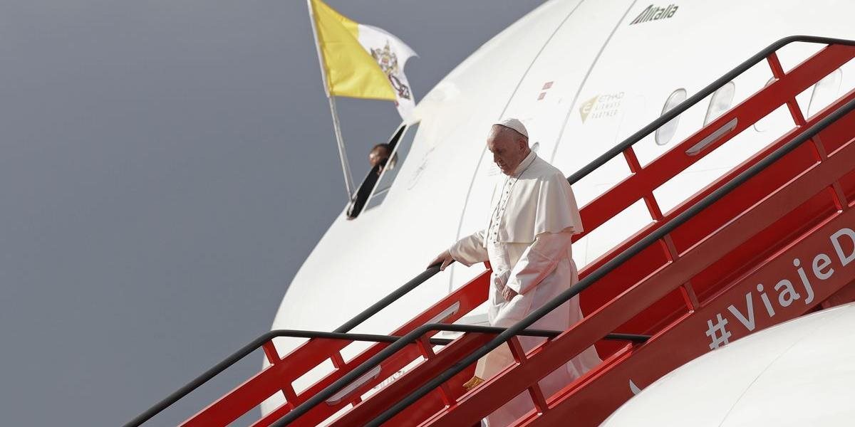 Pápež priletel do Bangladéša, očakáva sa, že bude hovoriť aj o Rohingoch