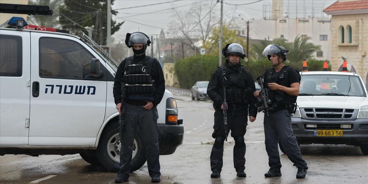 V Izraeli ubodali vojaka; páchateľa hľadajú stovky policajtov