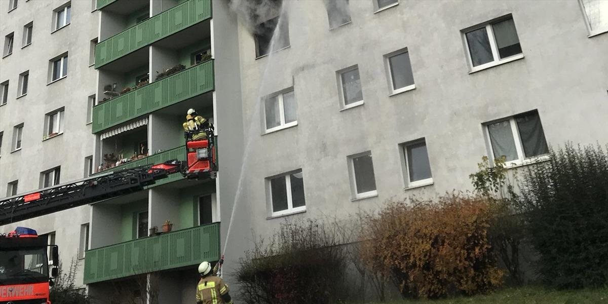 Pri požiari výškovej budovy v Berlíne sa zranilo 18 osôb