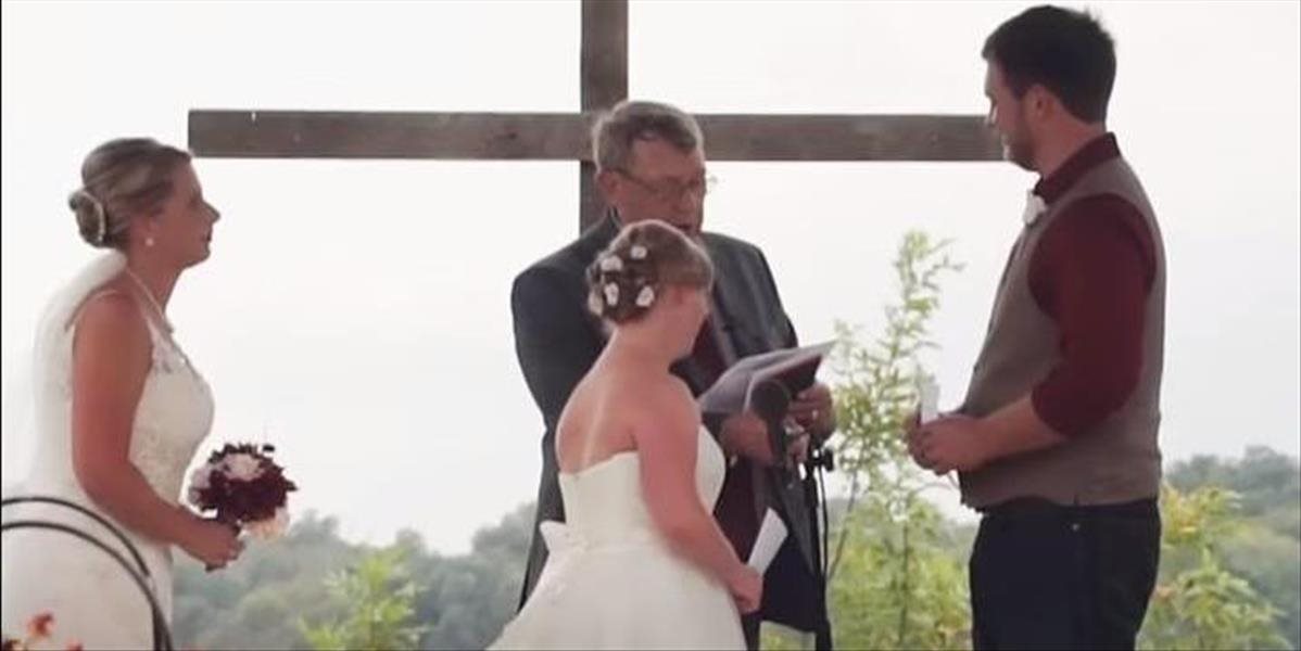 VIDEO Šok na svadbe: Pred nevestu sa postavila sestra, ženích jej navliekol prsteň