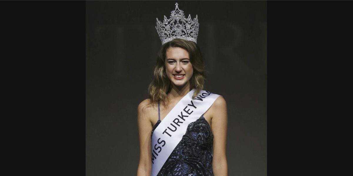 Itir odobrali titul Miss Turecka a hrozí jej väzenie, dôvodom je príspevok na Twitteri