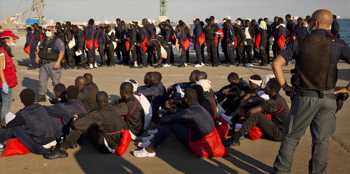 V Líbyi čaká na odvoz k európskym sociálnym dávkam skoro pol milióna tzv. utečencov