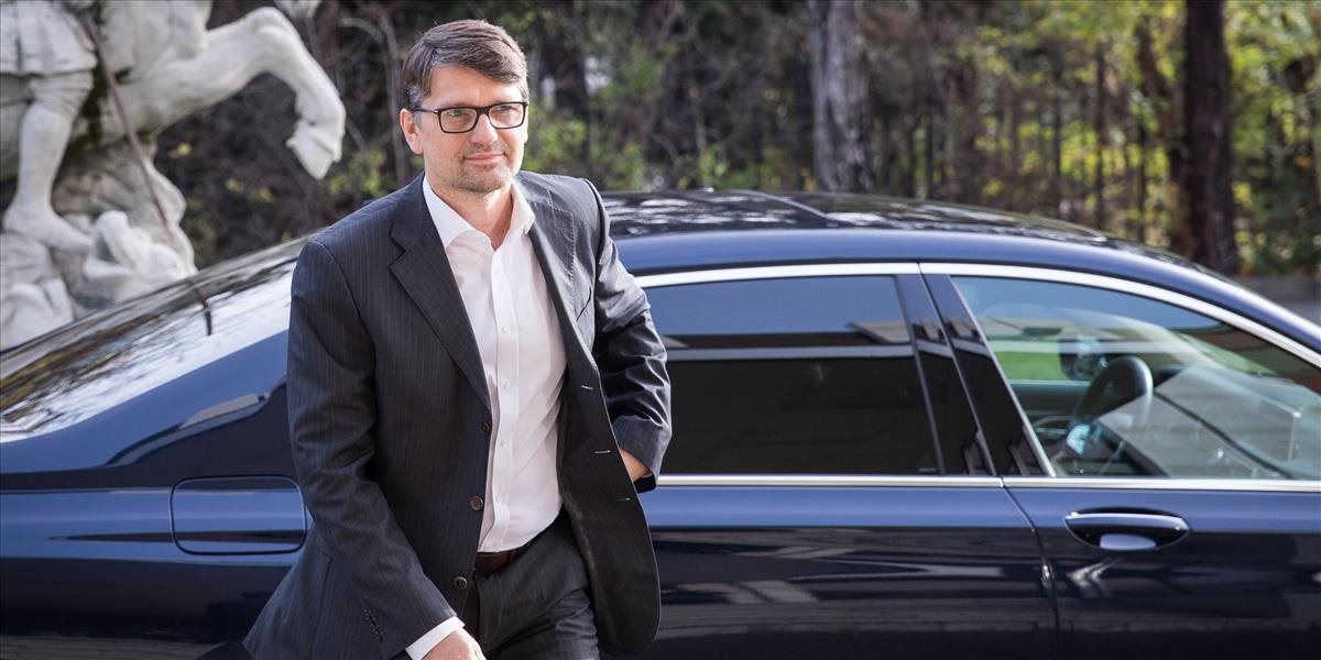Minister kultúry Marek Maďarič sa vzdal funkcie podpredsedu v Smer-SD