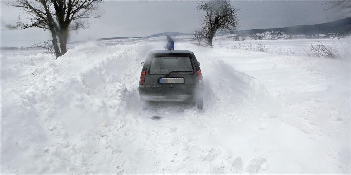 Na východe varuje pred snehom, na strednom Slovensku pred jazykmi a závejmi