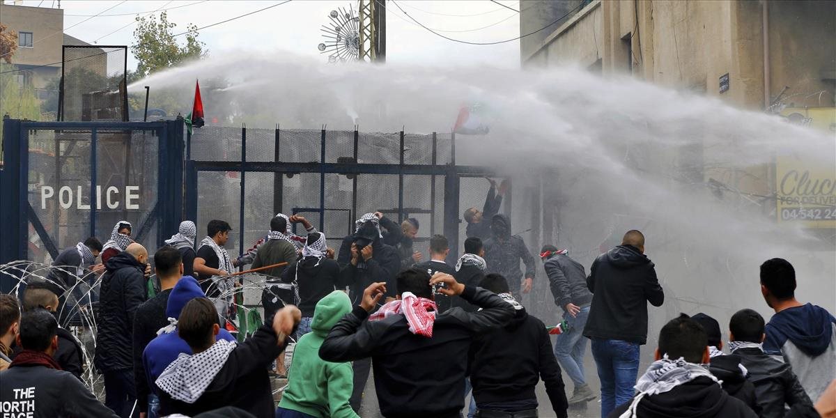 Libanonská polícia použila na protestujúcich pred ambasádou USA i slzotvorný plyn