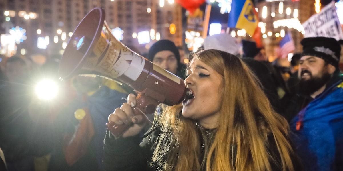 FOTO Tisíce ľudí v Rumunsku demonštrovali proti novej antikorupčnej legislatíve